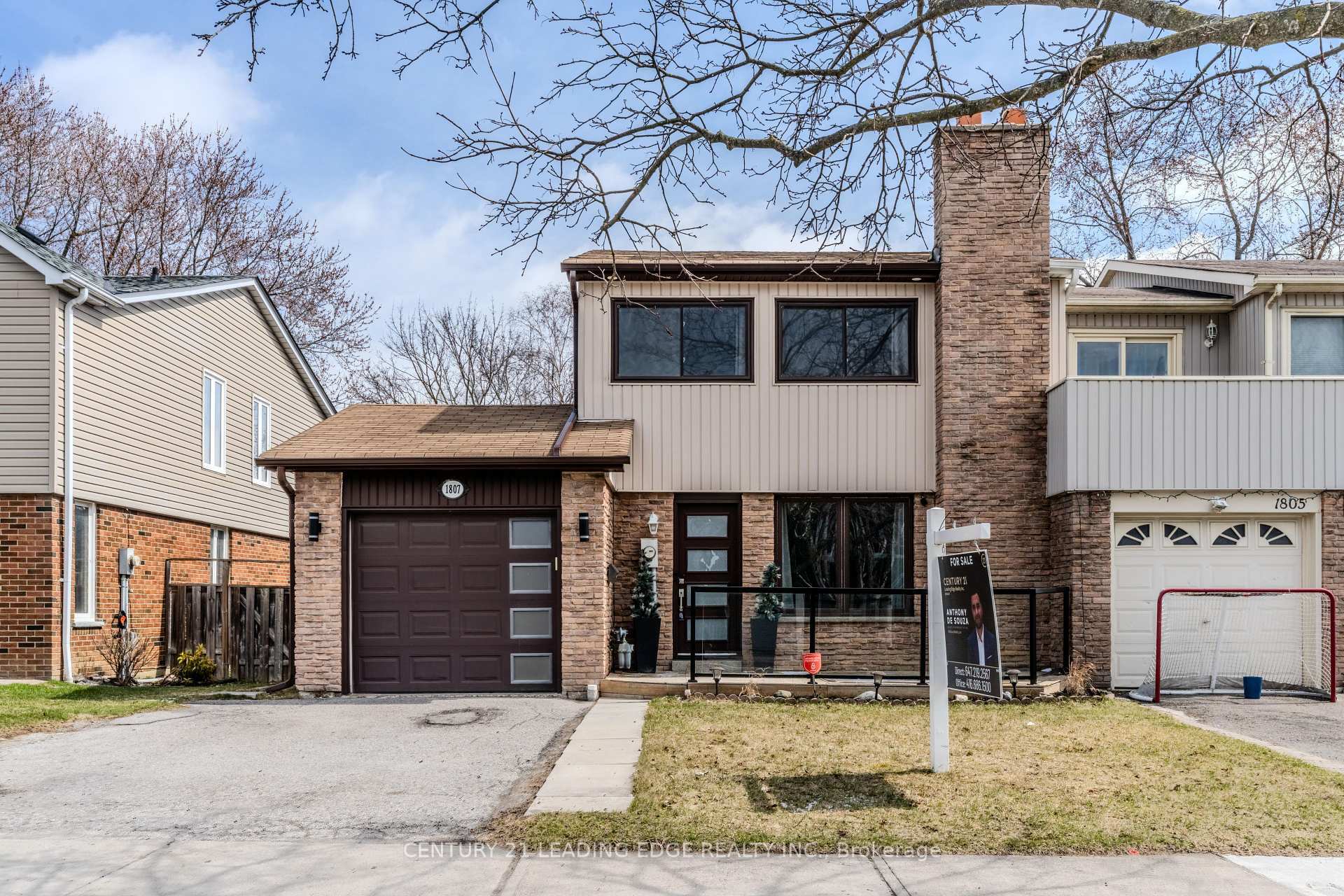 Property Photo: 1807 Listowell Crescent ON L1V 2Y2