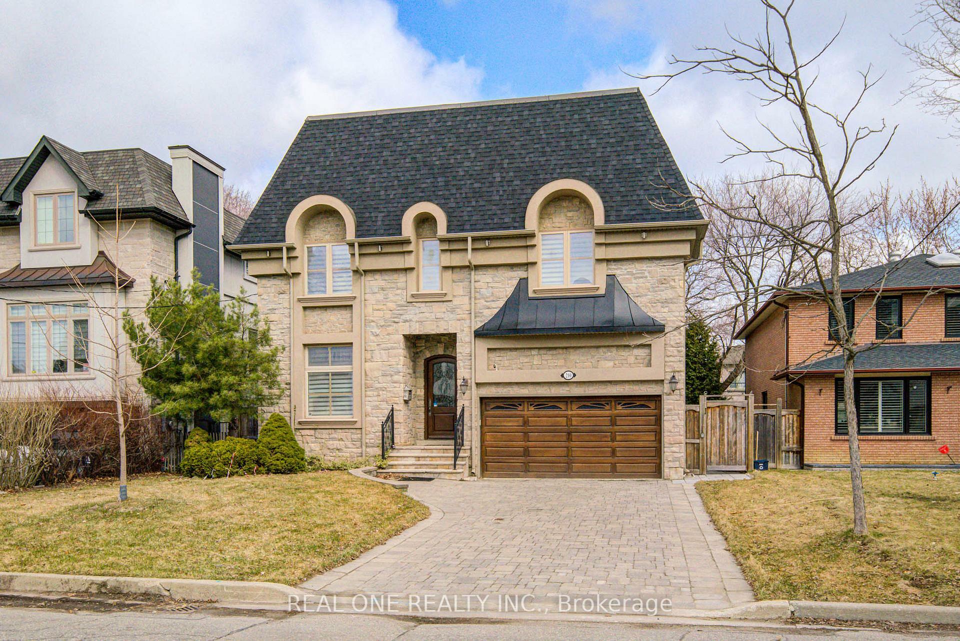 Property Photo: 210 Maplehurst Avenue ON M2N 3C2