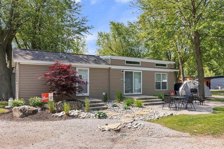 981 County Rd 2 529  Lakeshore ON N8L 1B4 photo