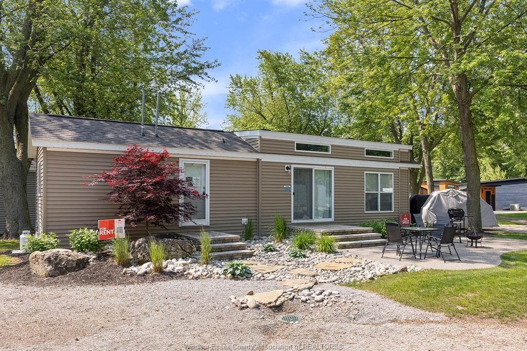 Photo de la propriété: 981 County Rd 2 529 ON N8L 1B4