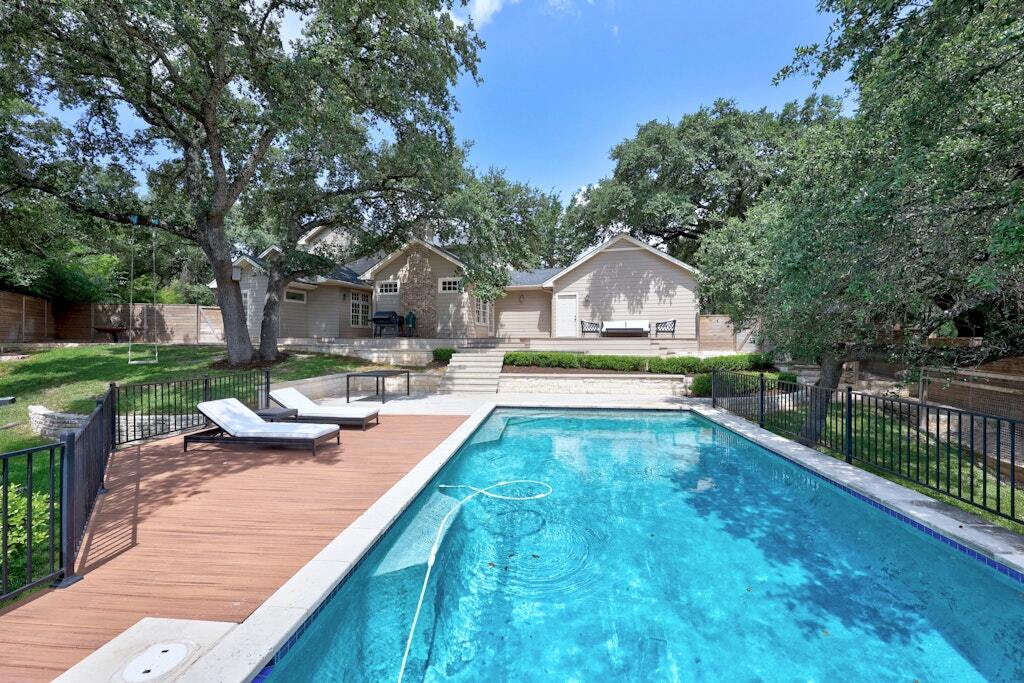 Property Photo: 807 Terrace Mountain Drive TX 78746