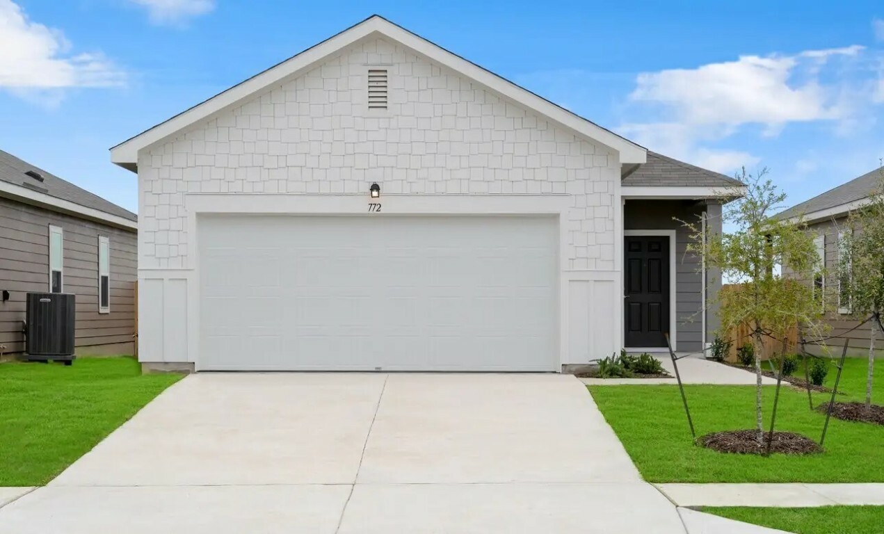 Property Photo: 932 Delta Crest TX 78656