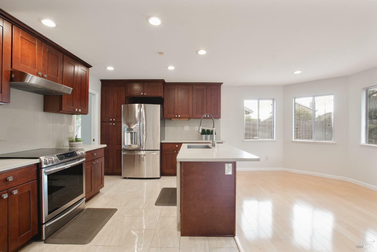 Property Photo: 487 Robles Way CA 94591