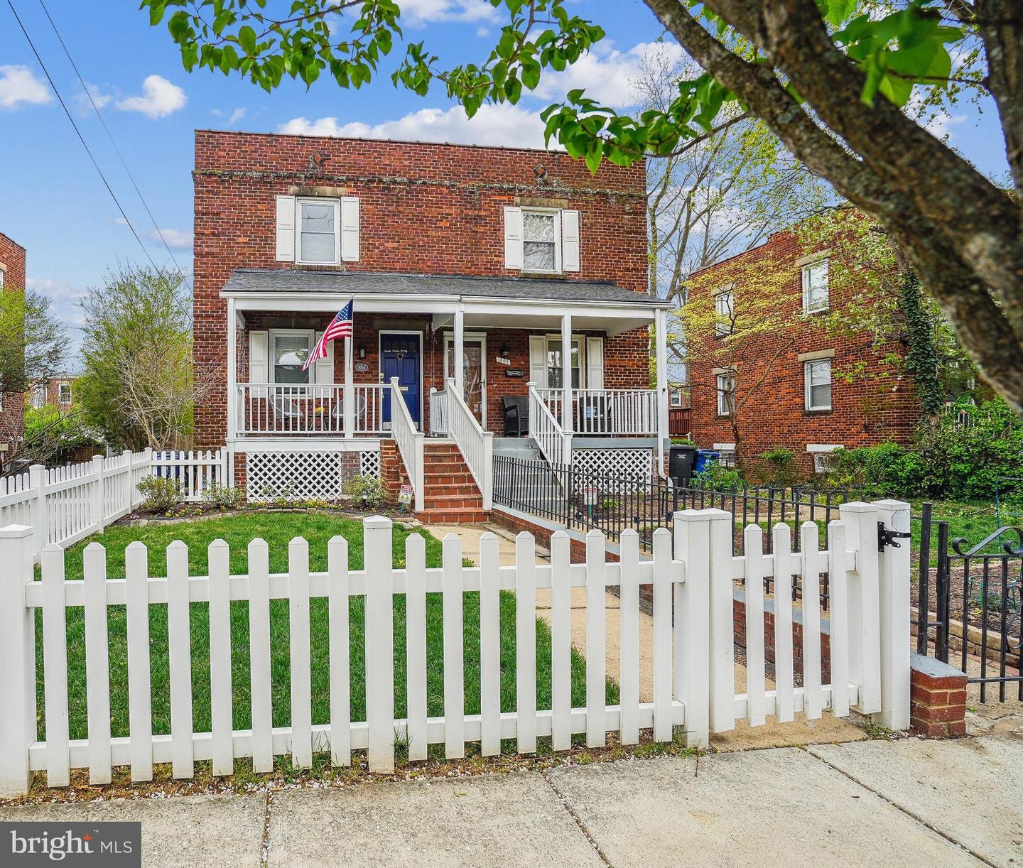 Property Photo: 1604 Princess Street VA 22314
