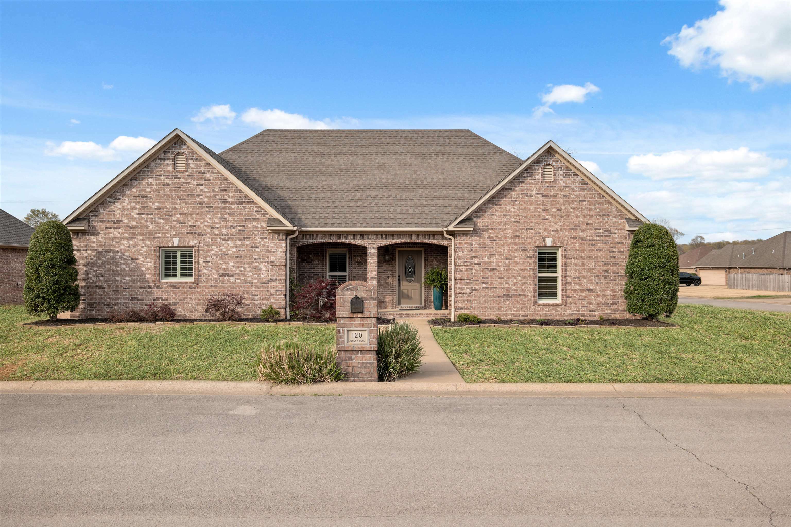 Property Photo: 120 Asbury Cv AR 72404-7824