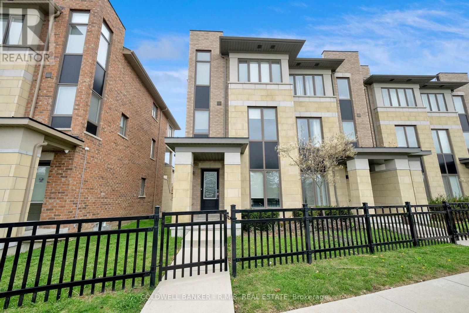 Property Photo: 15 Shawfield Way 83 ON L1R 0N8