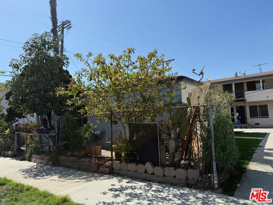 Property Photo: 2028 Pennsylvania Ave CA 90033