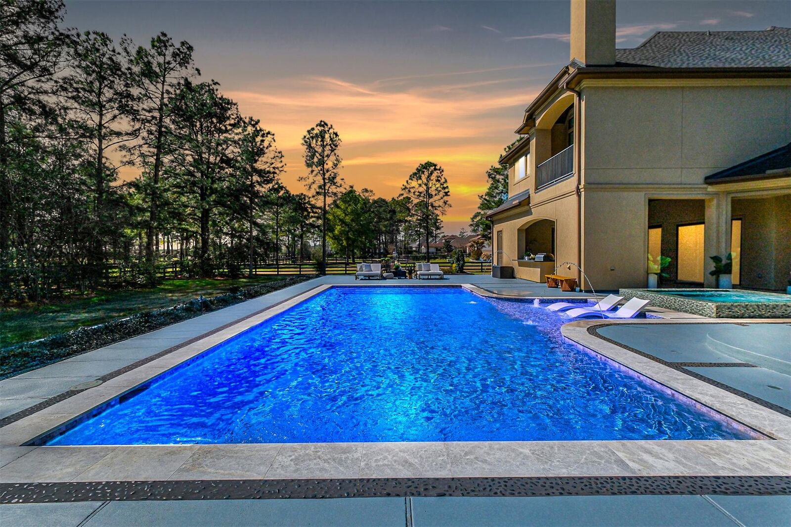 Property Photo:  28 Royal King Road  TX 77377 