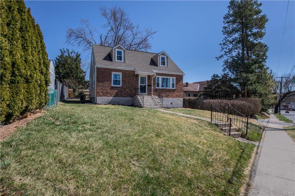 Property Photo:  726 Pennsylvania Avenue  PA 18018 