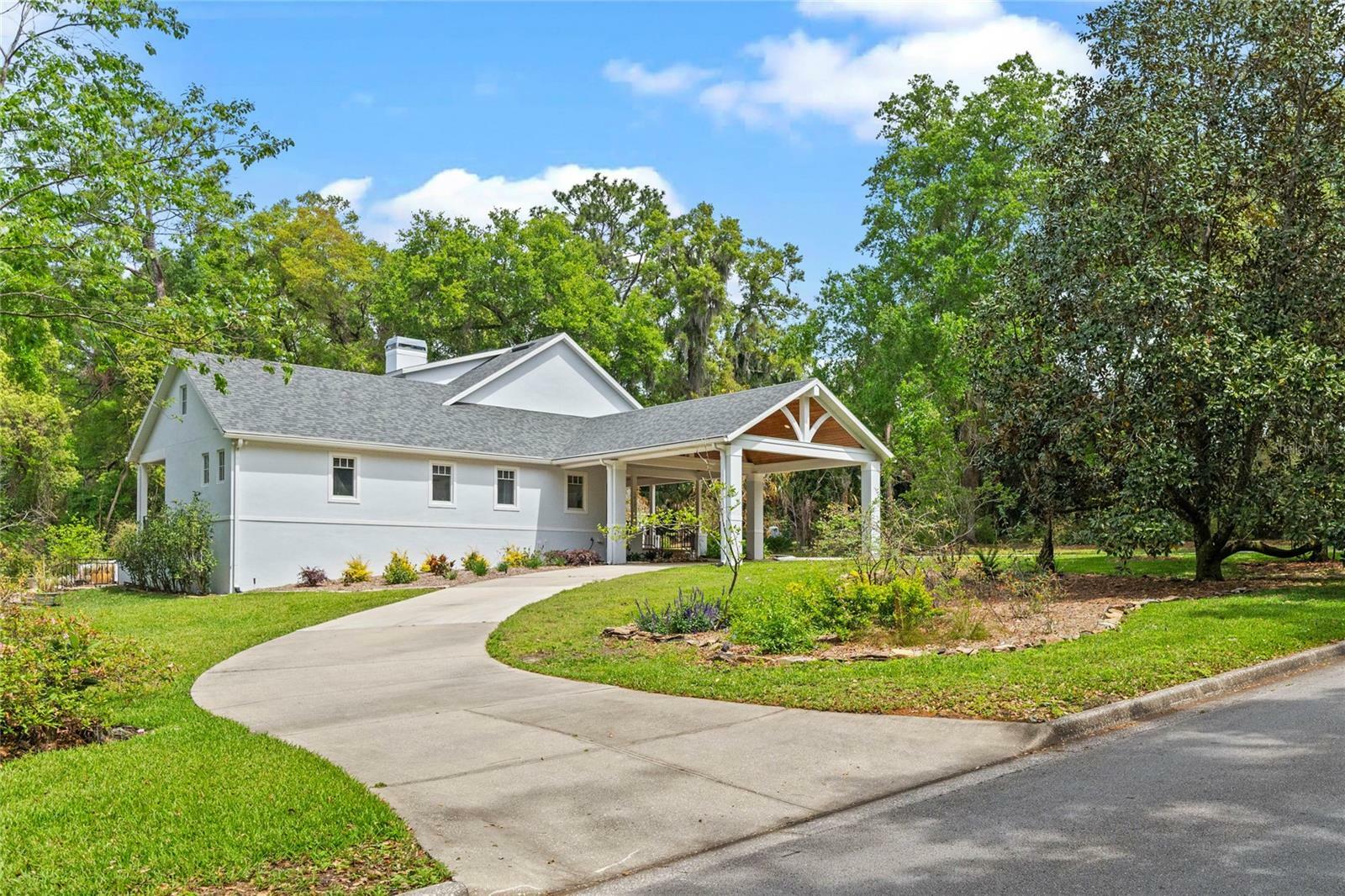 Property Photo: 1417 Olympia Avenue FL 32757