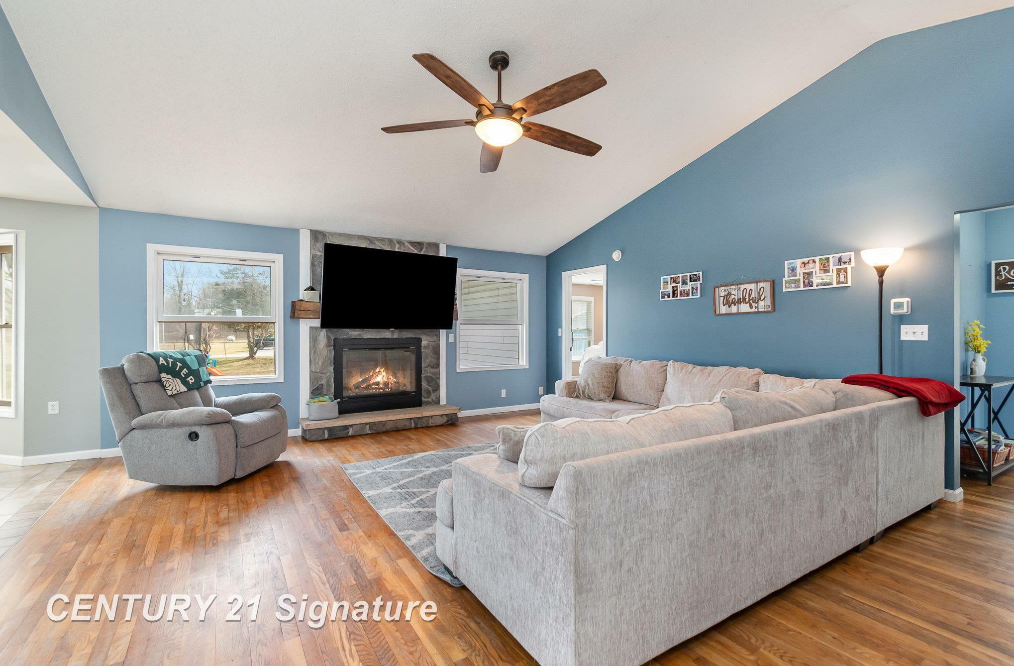 Property Photo: 3334 E Freeland Road MI 48623