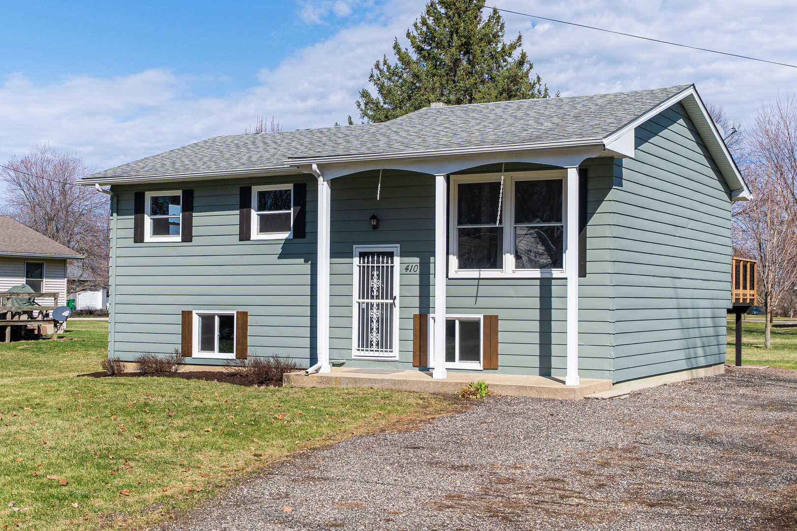 Property Photo:  410 S 1st Street  IL 60150 
