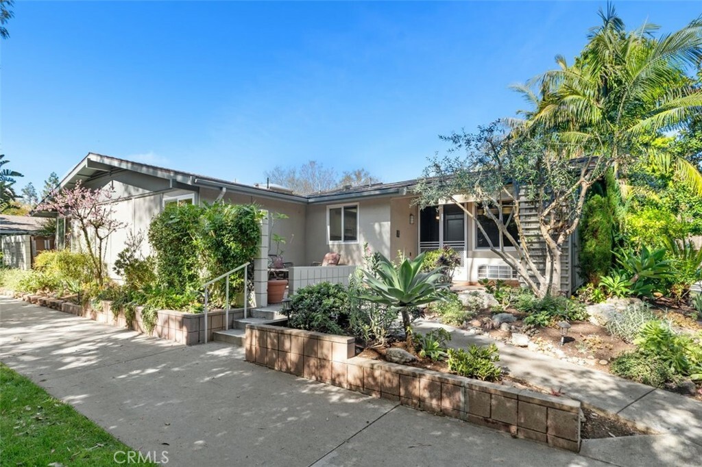Property Photo: 198 Avenida Majorca CA 92637