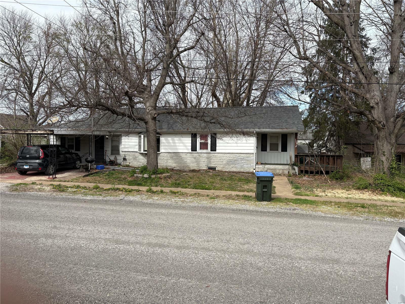 Property Photo:  129 S 5th Street  IL 62239 