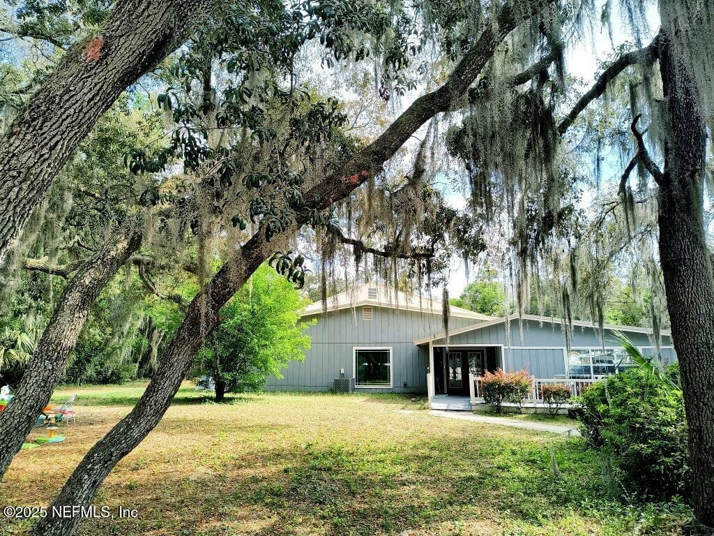 Property Photo: 162 Keuka Road FL 32148