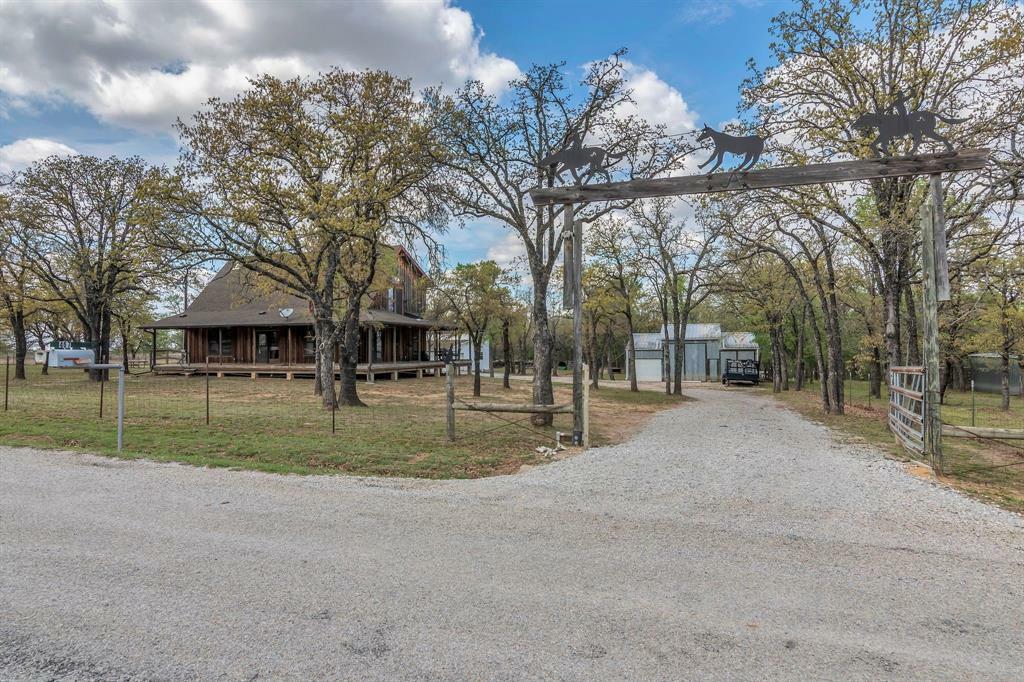 Property Photo: 467 County Road 4591 TX 76023