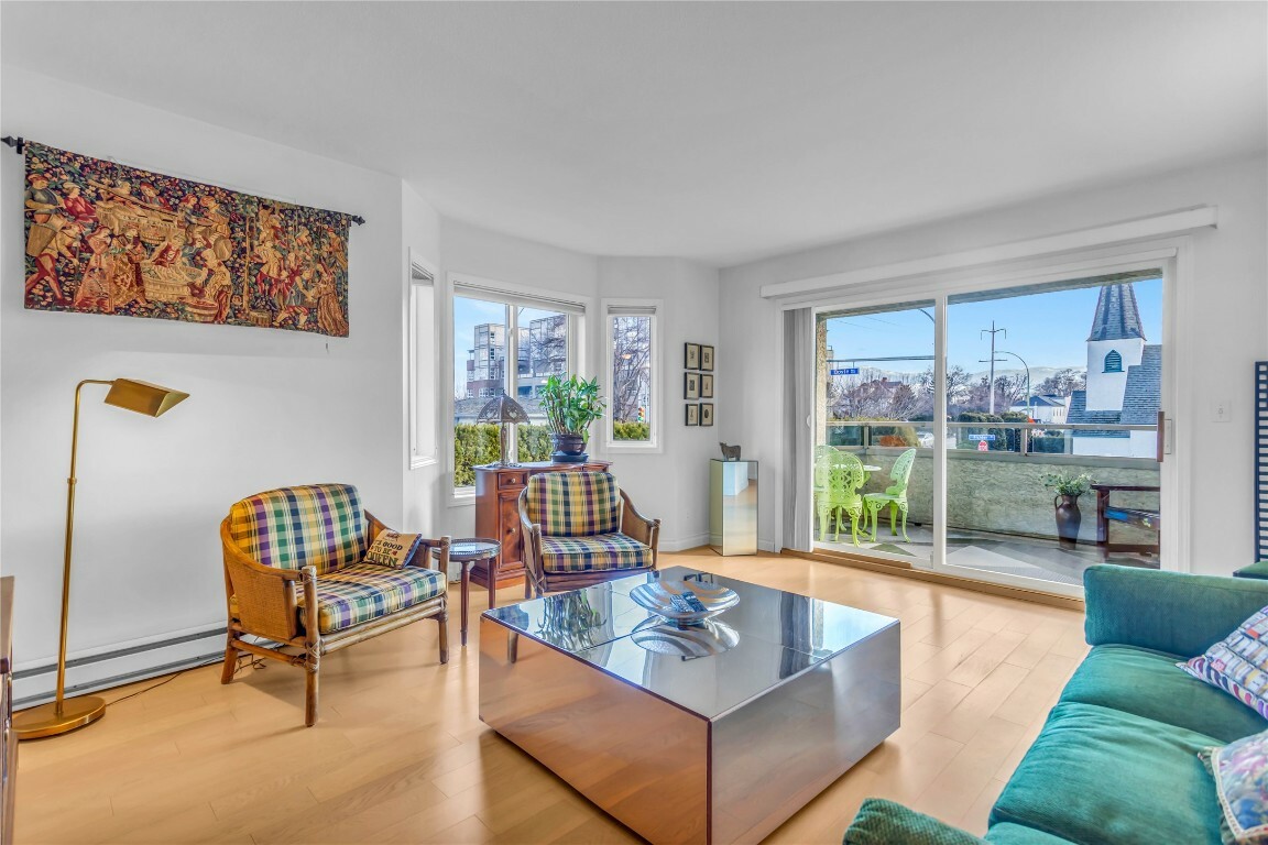 Property Photo: 680 Doyle Avenue 101 BC V1Y 9S2
