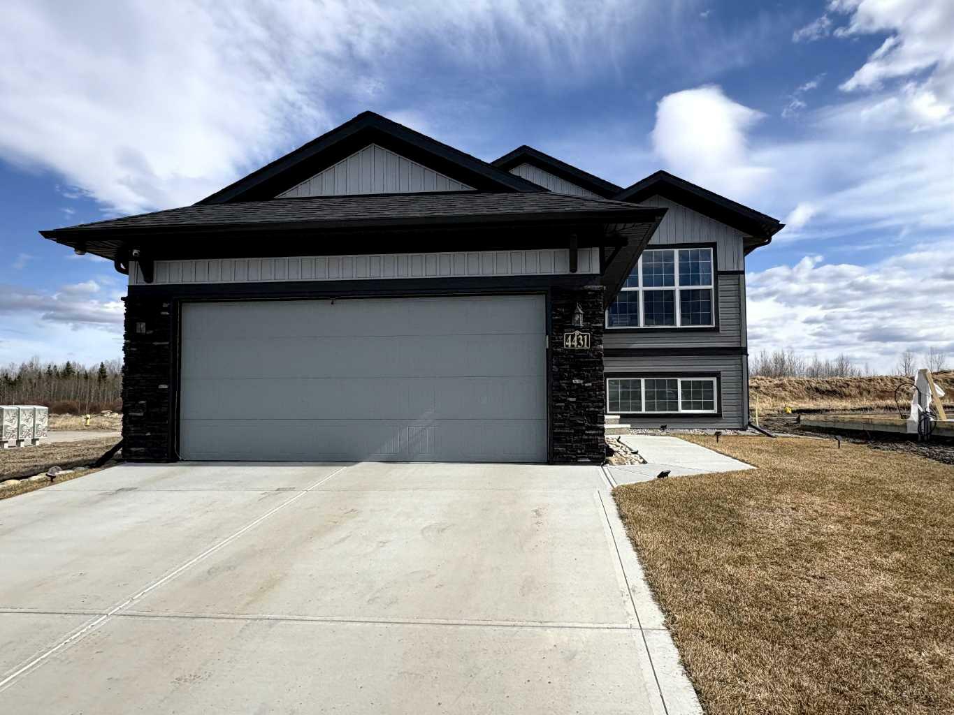 Photo de la propriété: 4431 53 Street AB T4T 0C3