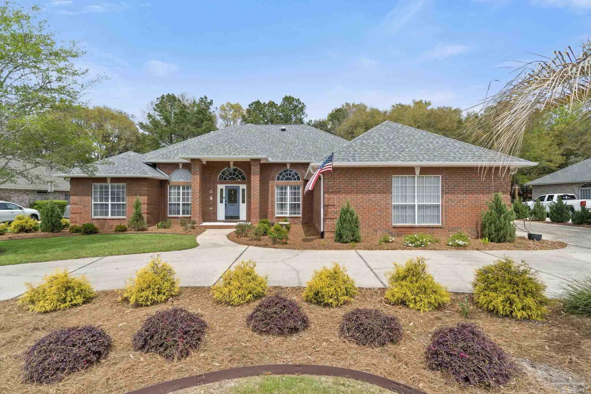 Property Photo: 2925 Greystone Dr FL 32571