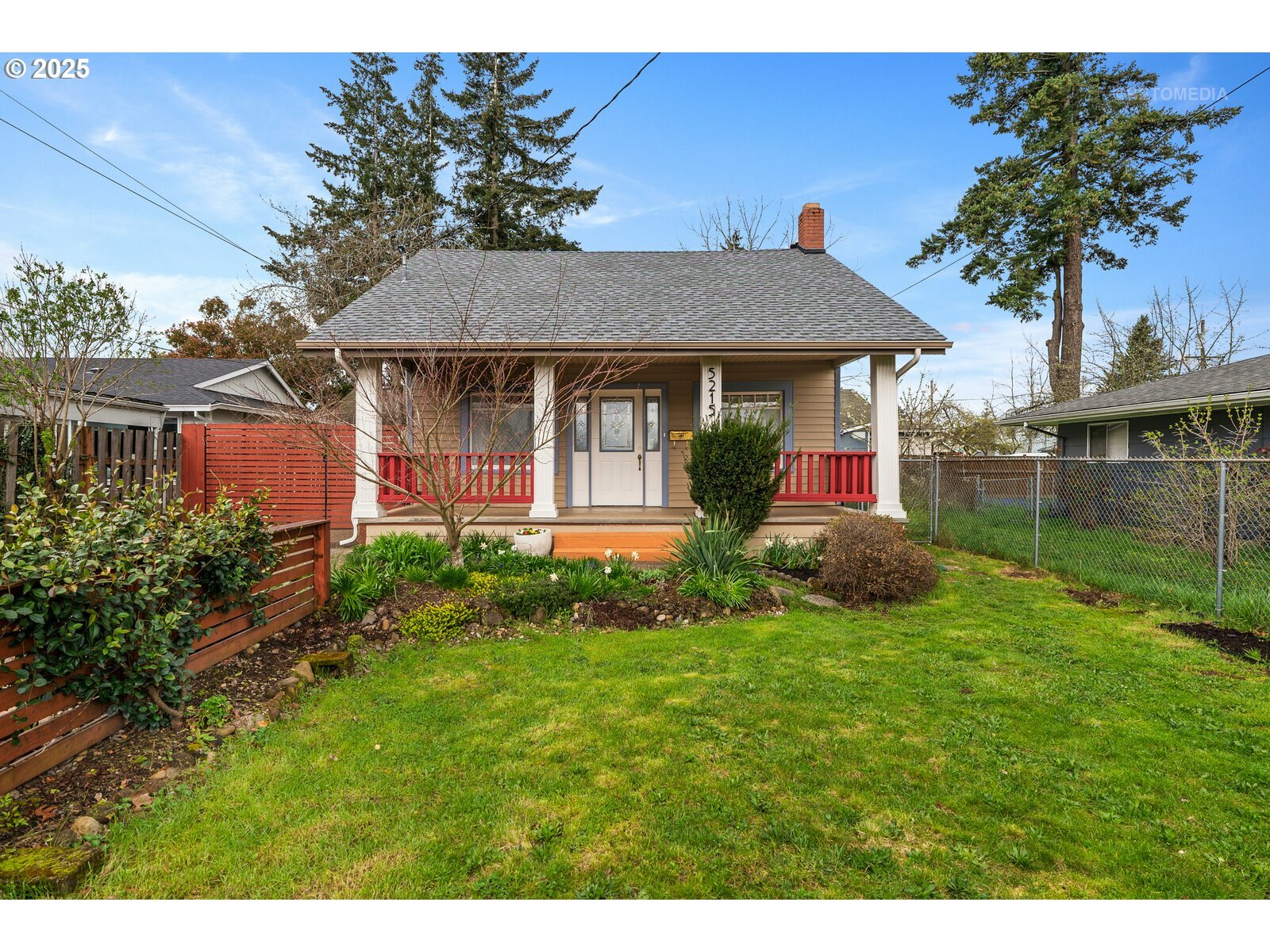 Property Photo: 5215 SE 79th Ave OR 97206