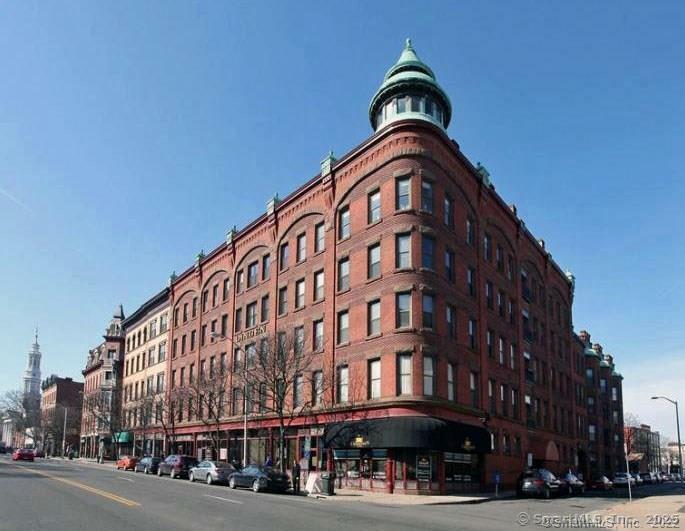 Property Photo: 1 Linden Place Apt 504 CT 06106