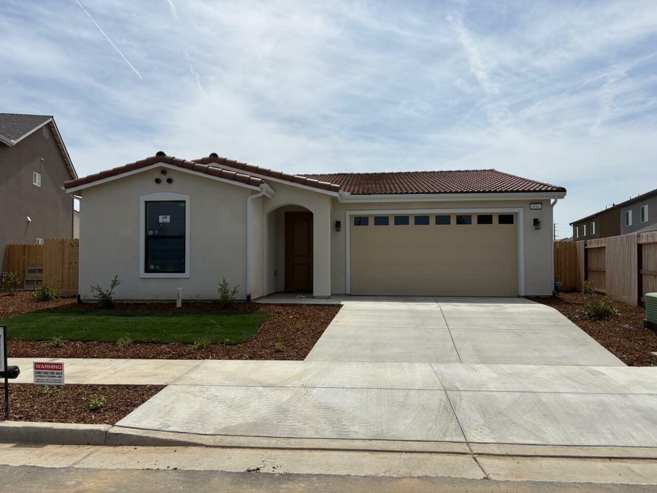 Property Photo: 931 E Harter Drive CA 93292