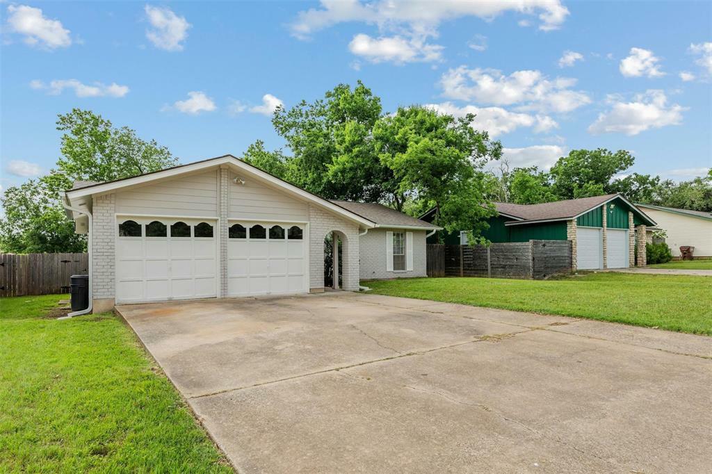 Property Photo: 511 Buckskin Drive TX 78681