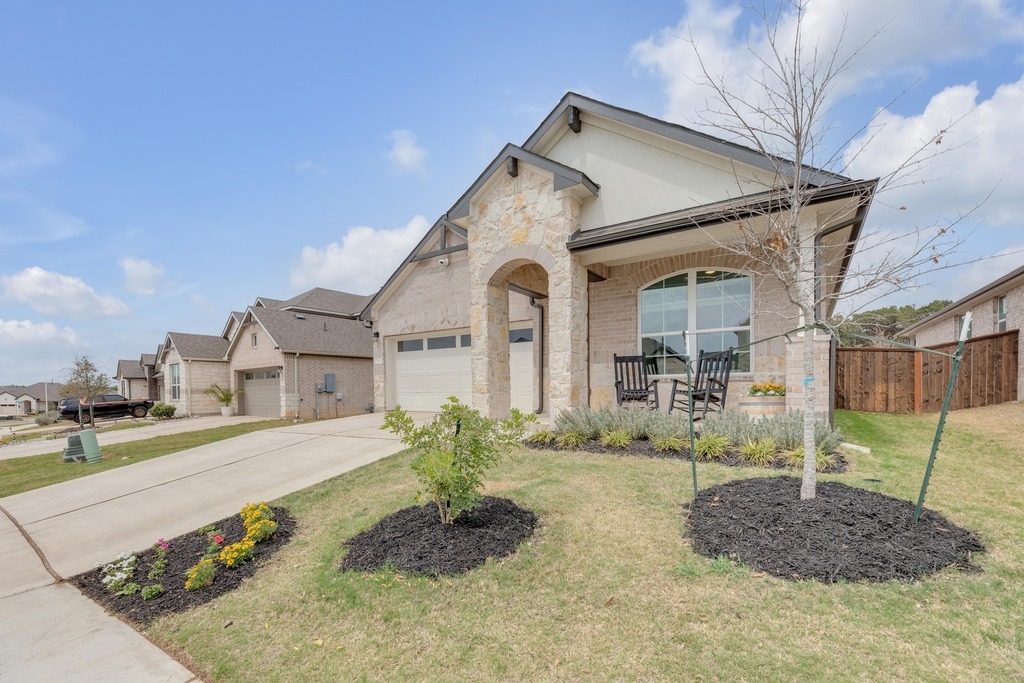 Property Photo: 2105 Rosin Jaw Walk TX 78641