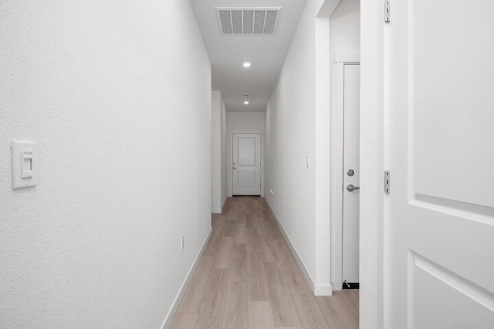 Property Photo:  816 Chatham Lane  CA 95363 