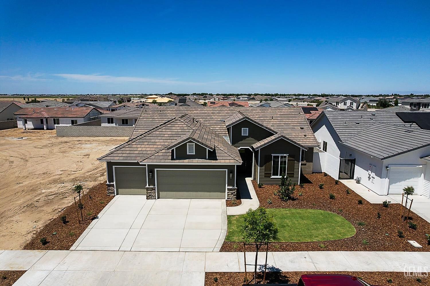 Property Photo: 12708 Graham Court CA 93311