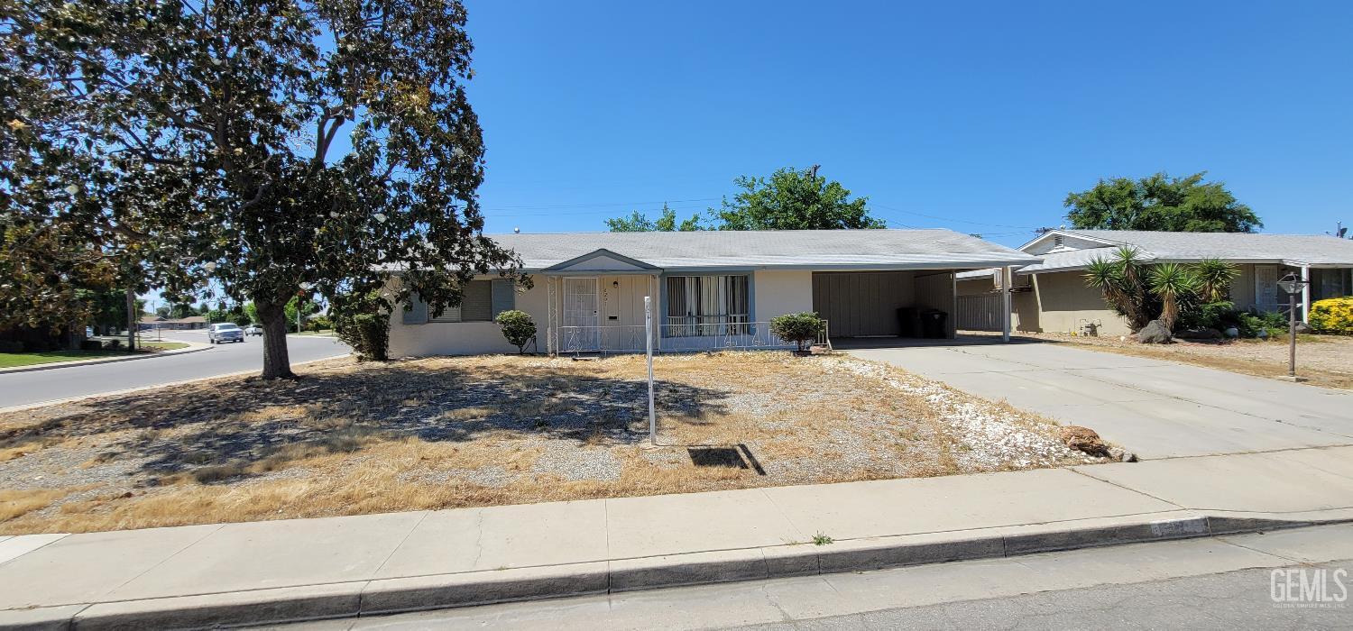 Property Photo: 6201 Bel Aire Way CA 93309