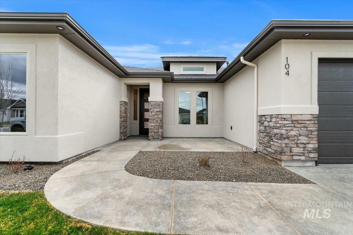 Property Photo: 104 S Ryde Ave ID 83634