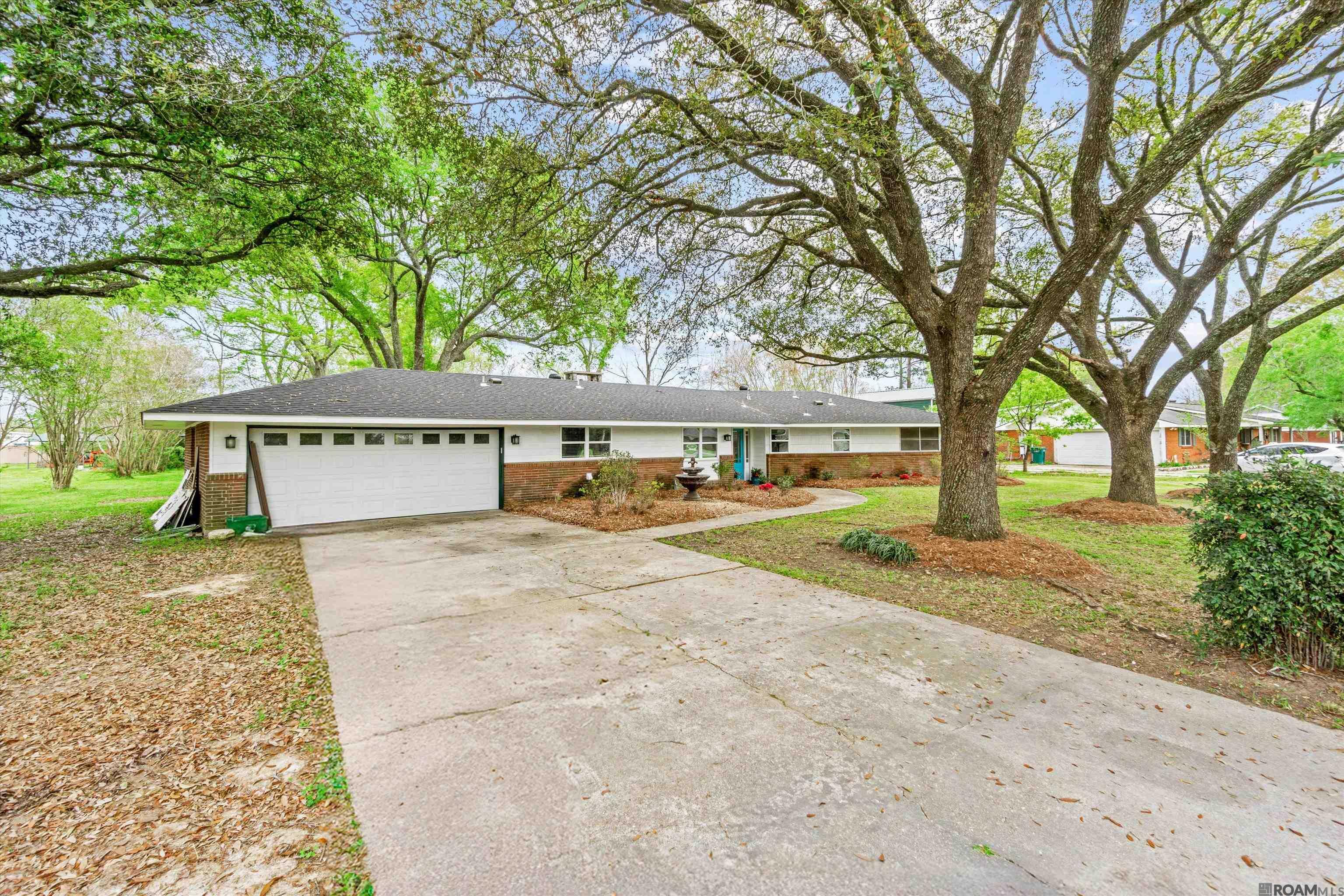 Property Photo:  5946 Fennwood Dr  LA 70791 
