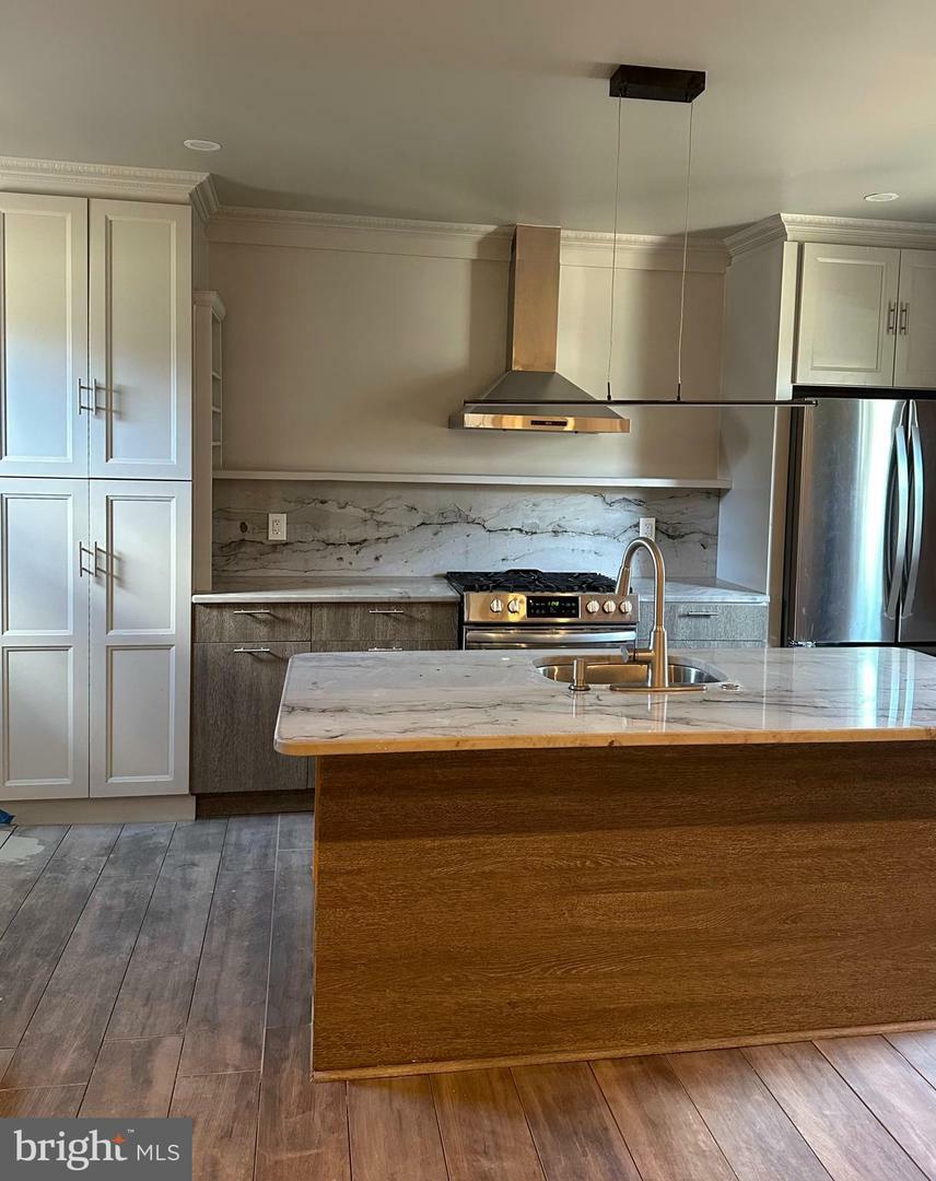 Property Photo: 124 W Franklin Street PA 19067