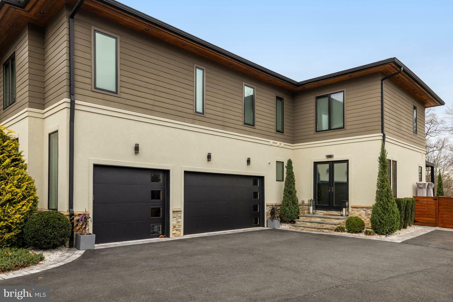 Property Photo: 1549 Brookhaven Drive VA 22101