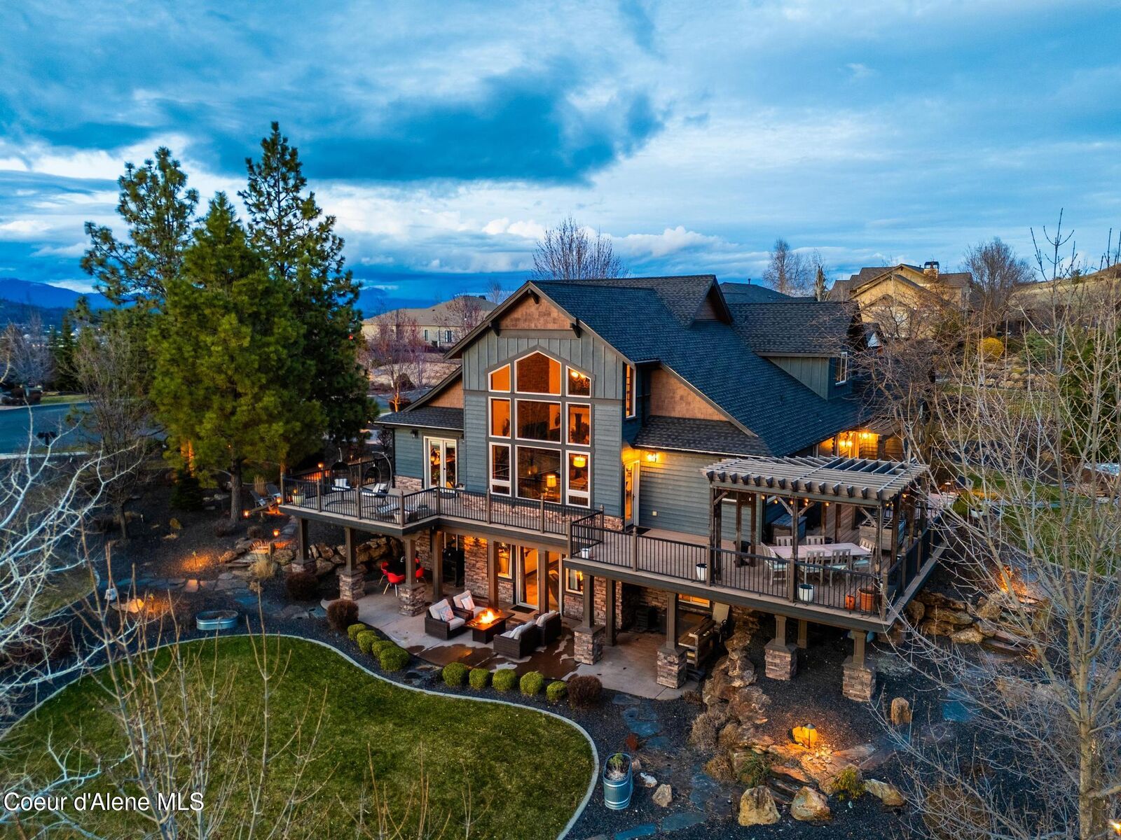 Property Photo:  774 N Holiday Hills Dr  WA 99019 