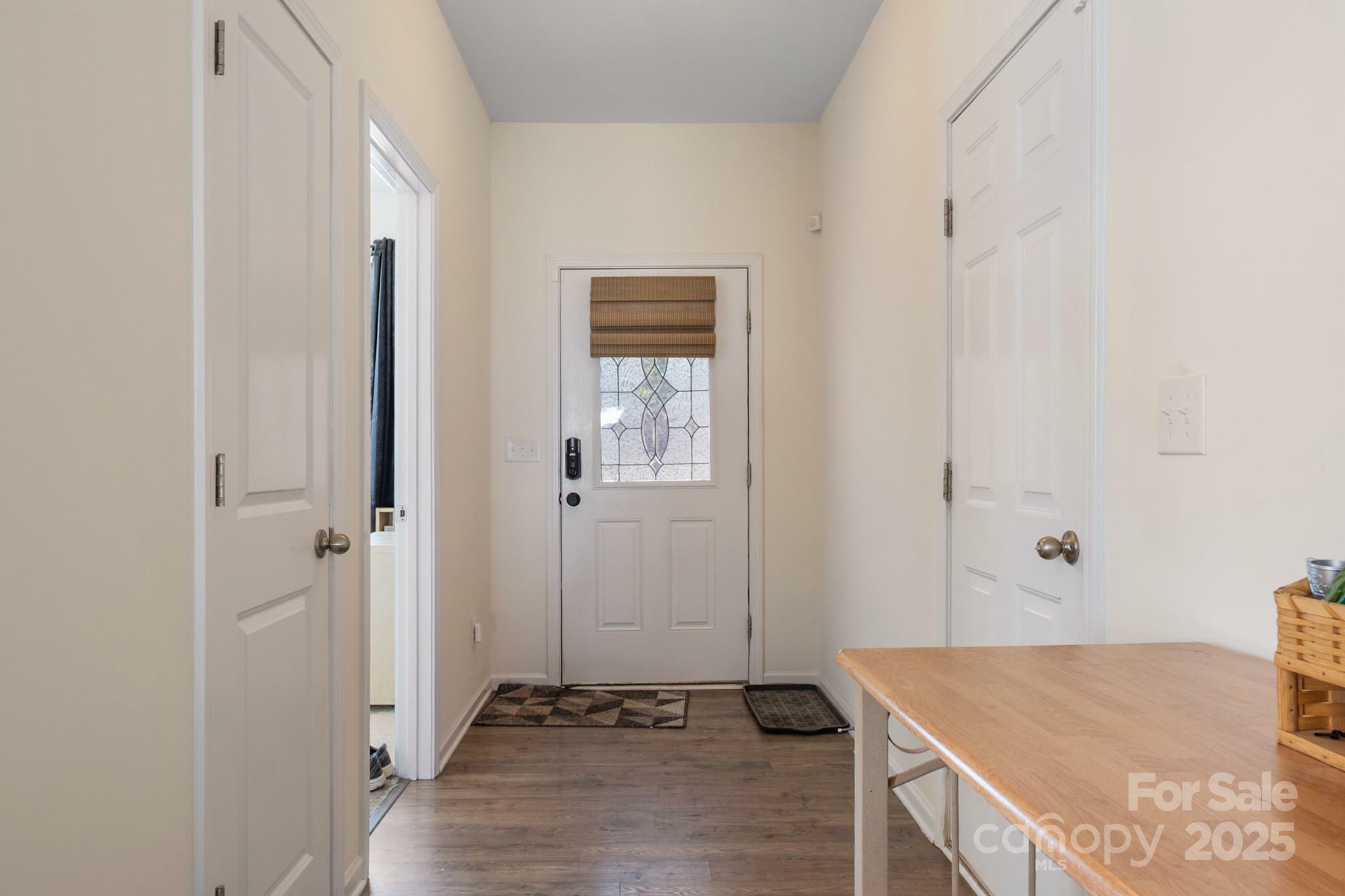 Property Photo: 6816 Pennyroyal Way NC 28216