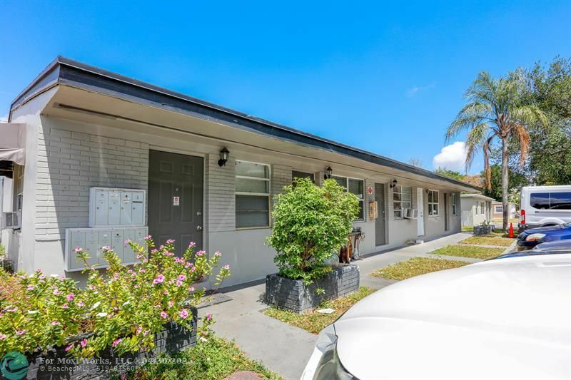 Property Photo: 6097 Rodman St FL 33023
