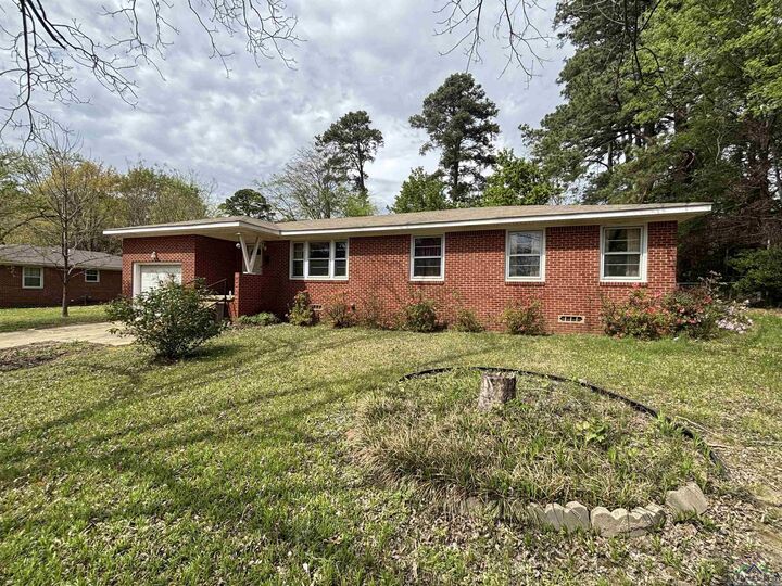 Property Photo: 836 Pine TX 75644