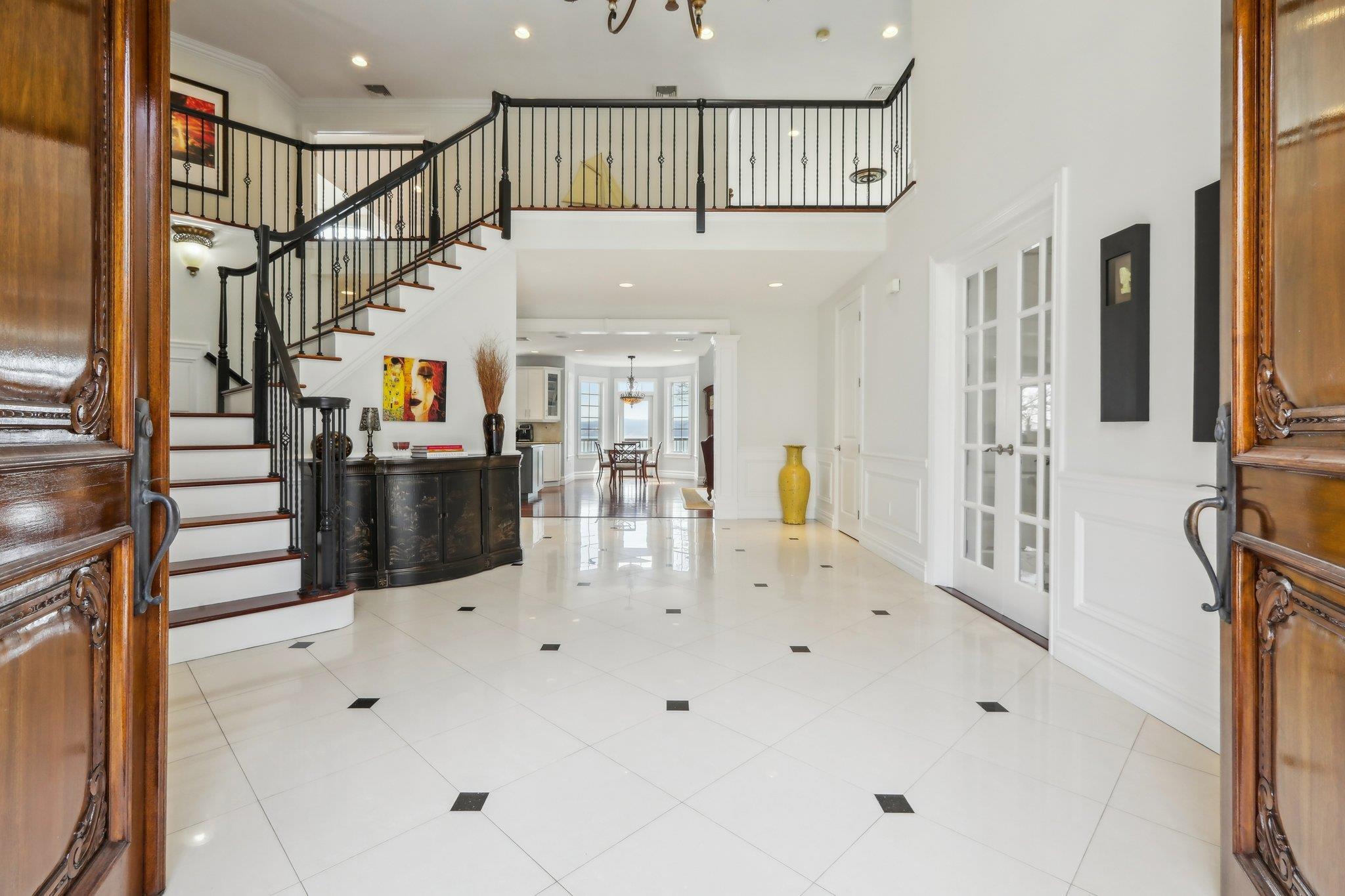 Property Photo:  2 Tompkins Court  NY 10960 