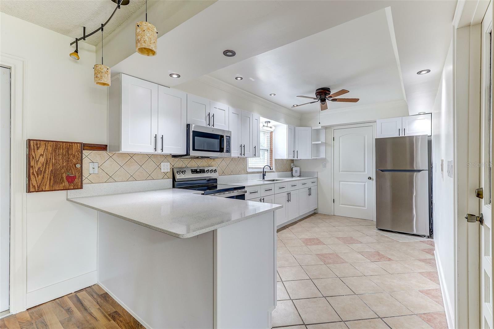 Property Photo: 1624 Bel Air Avenue FL 32812