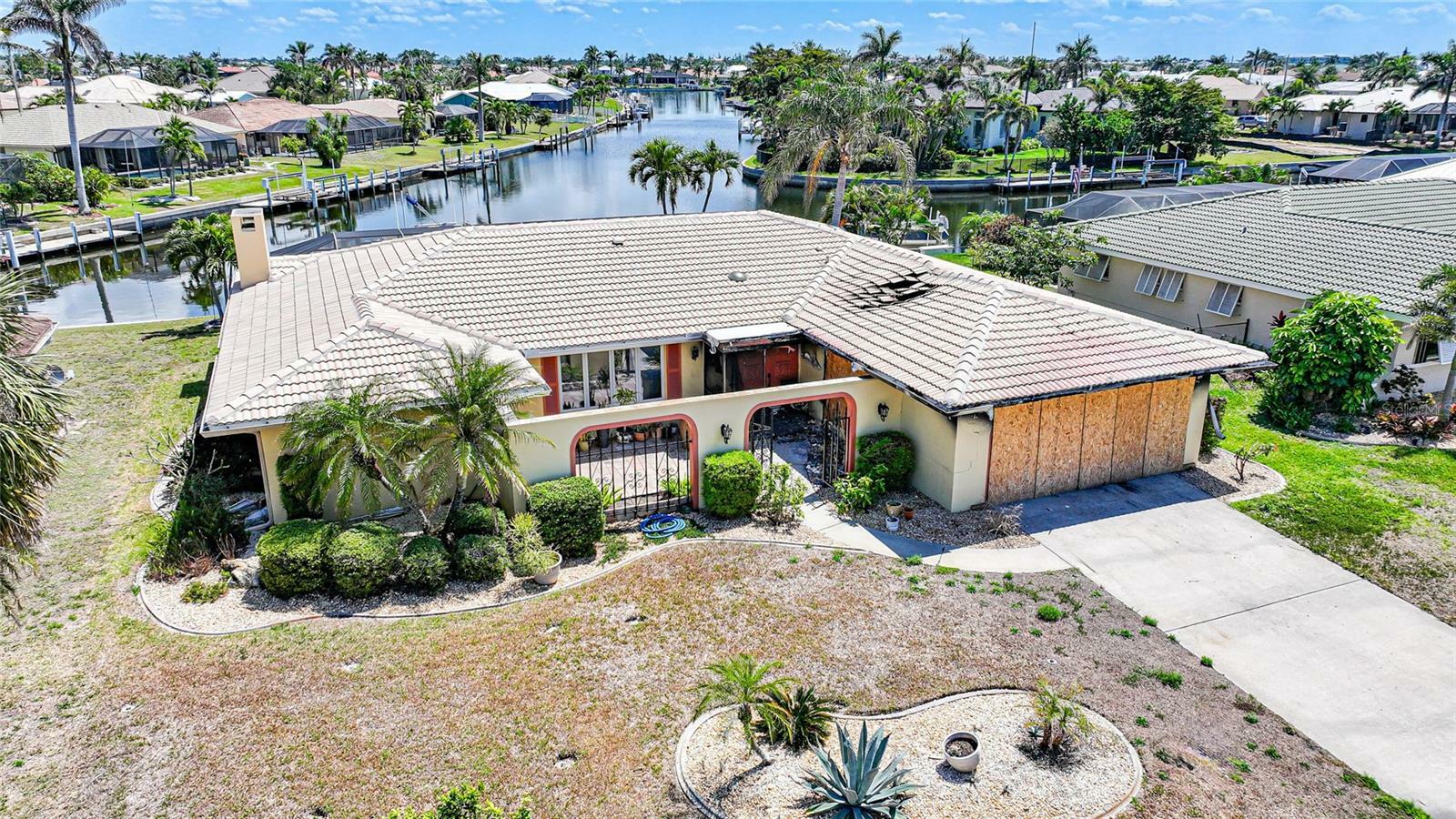 Property Photo: 490 Via Esplanade FL 33950
