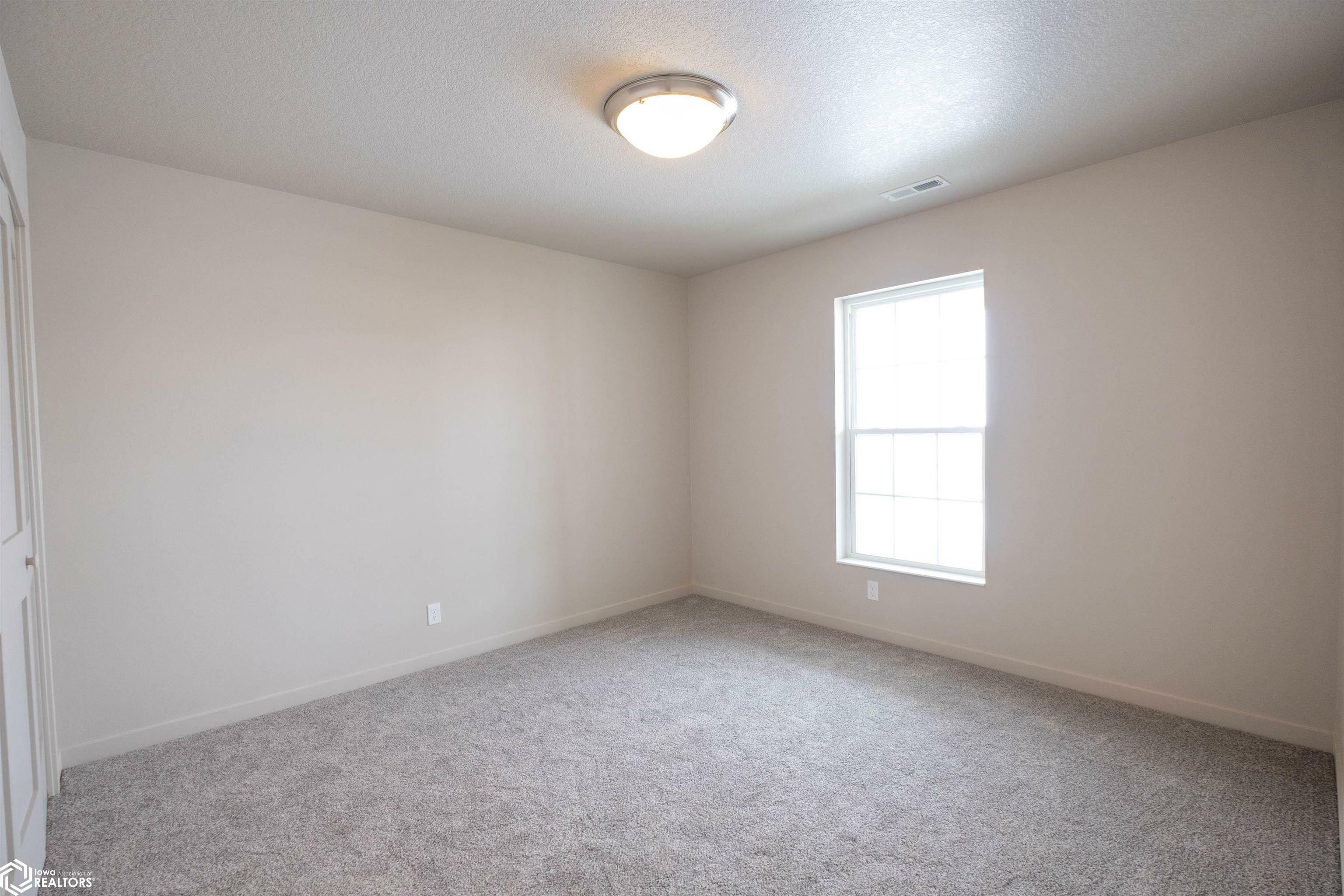 Property Photo: 1103 E Southridge Road IA 50158