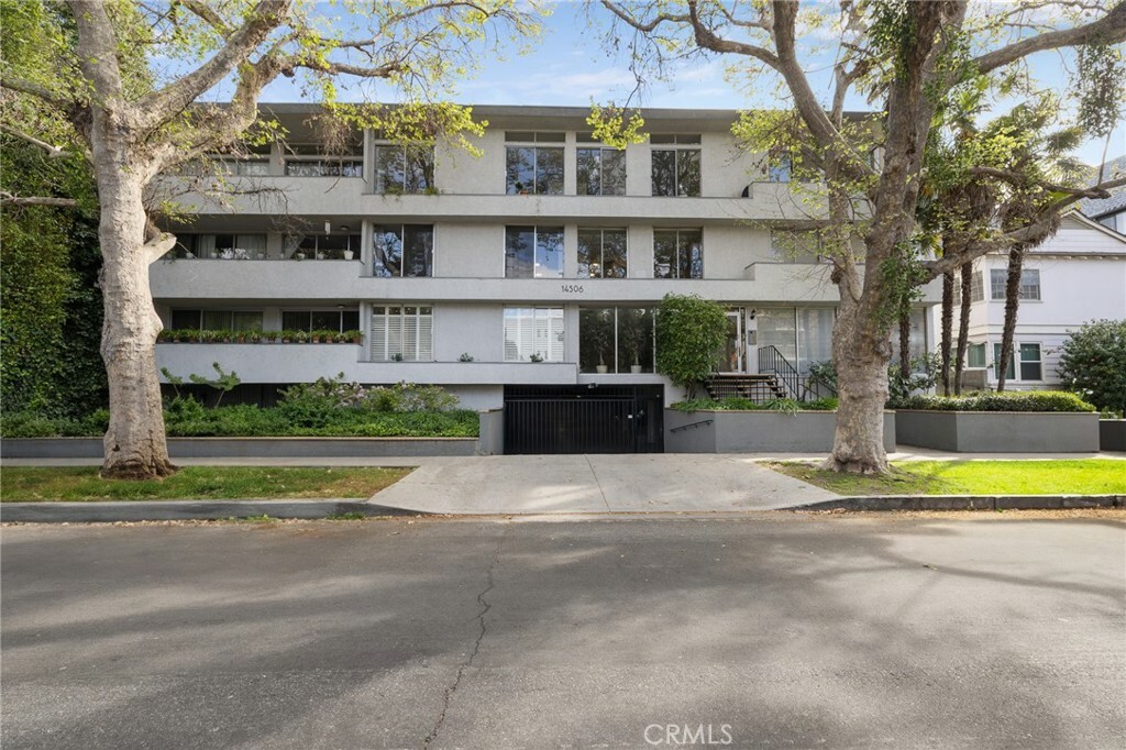 Property Photo: 14506 Benefit Street 103 CA 91403