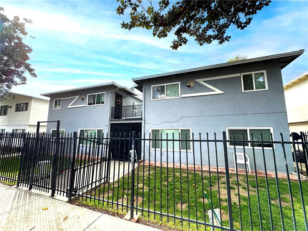 Property Photo:  421 N Rose Street  CA 92805 
