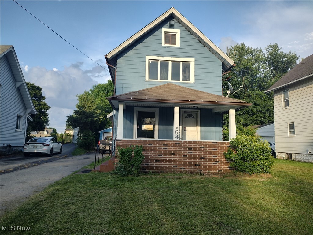 Property Photo:  64 Walnut Street  OH 44471 