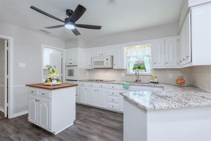 Property Photo:  7 Harolds Circle  TX 75081 