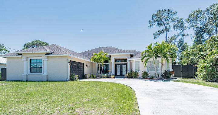 Property Photo: 1450 SW Hackensack Avenue FL 34953