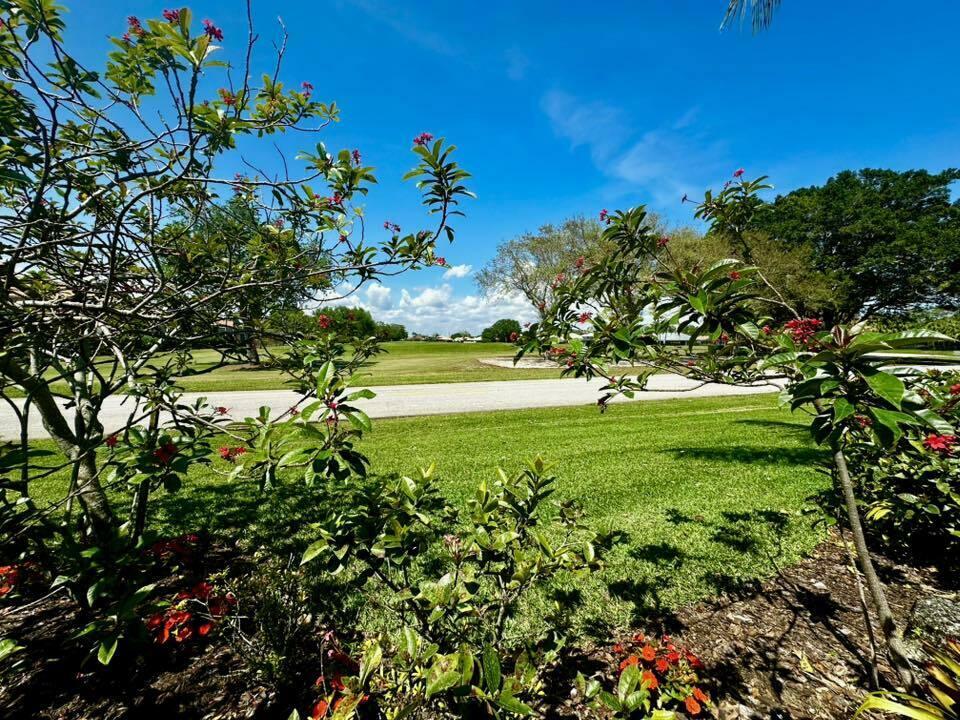 Property Photo: 1 Cuillan Circle FL 33418