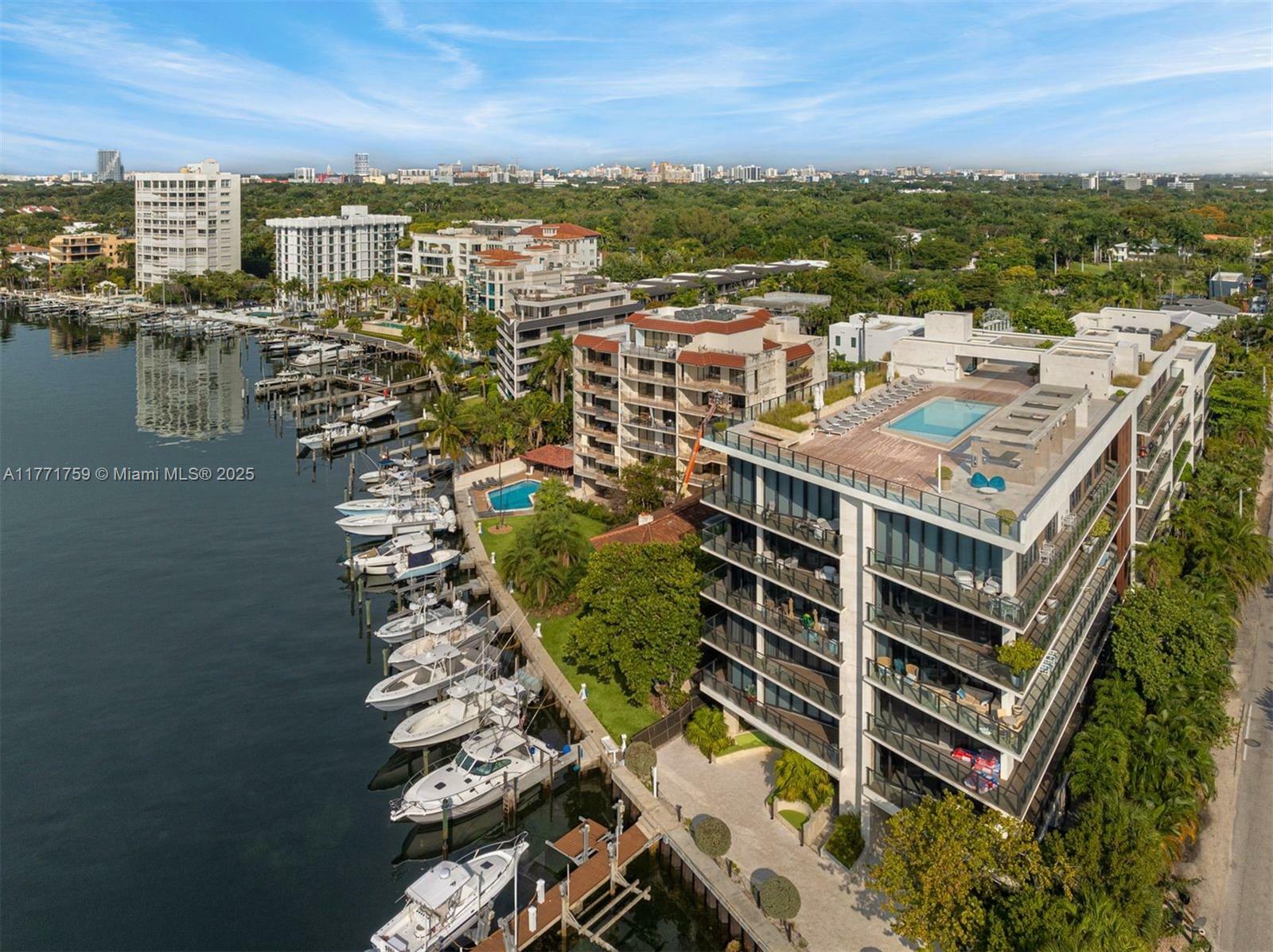 Property Photo: 3581 E Glencoe St 302 FL 33133